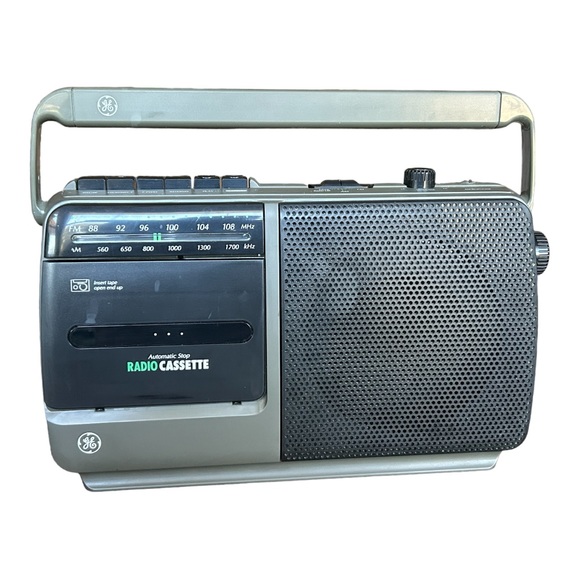 GE Portable Audio & Video Vintage Silver Ge Radio Cassette Player